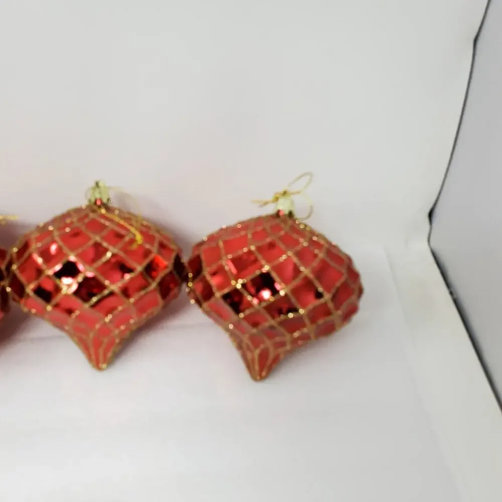 Raz Imports Plastic Waffle lightweight lot of Red & Gold Holiday Ornament Set 7